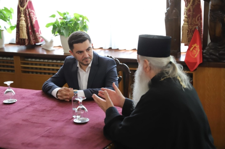 Minister Bekteshi meets MOC-OA Pontiff Stefan on calling citizens to save electricity