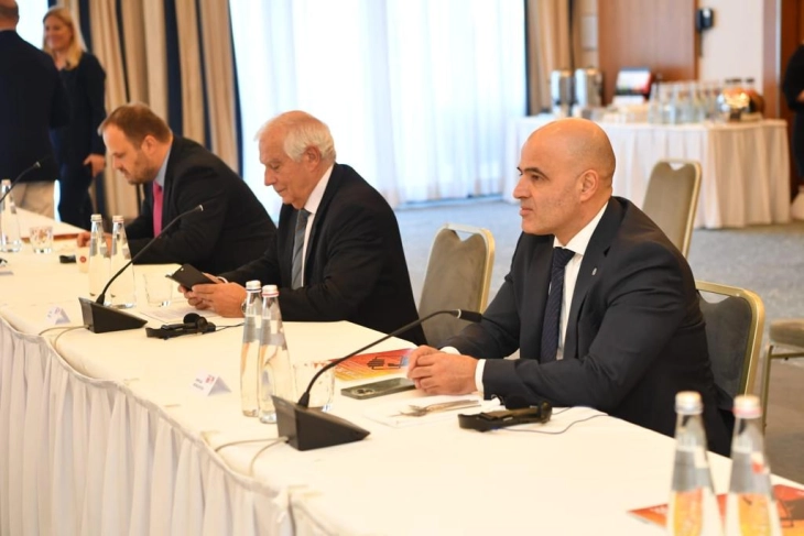 Kovachevski attends informal PES meeting in Prague