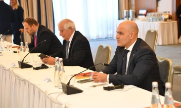 Kovachevski attends informal PES meeting in Prague