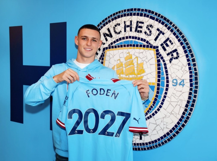 Foden signs five-year deal at Manchester City