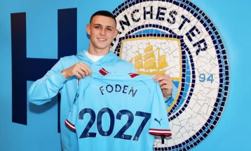 Foden signs five-year deal at Manchester City