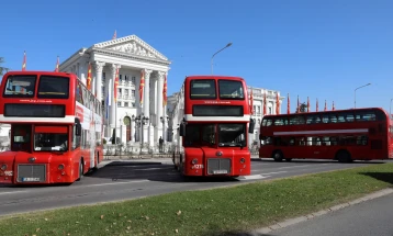 JSP buses continue to block in front of the Government, waiting for settlement of company’s debt