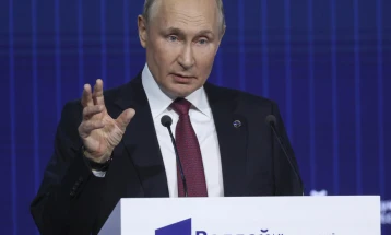 Putin lashes out at West in think tank speech