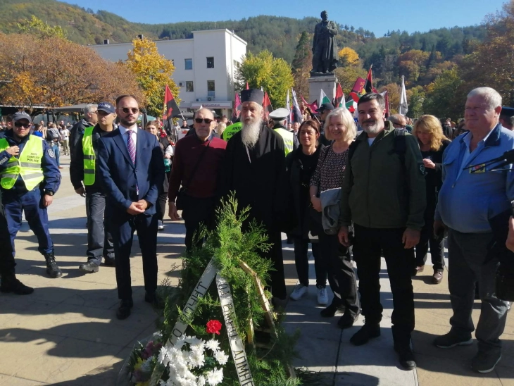 VMRO-BND prevents delegations from laying flowers at Goce Delchev monument in Blagoevgrad