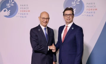 President meets Romanian and Estonian counterparts at Paris Peace Forum