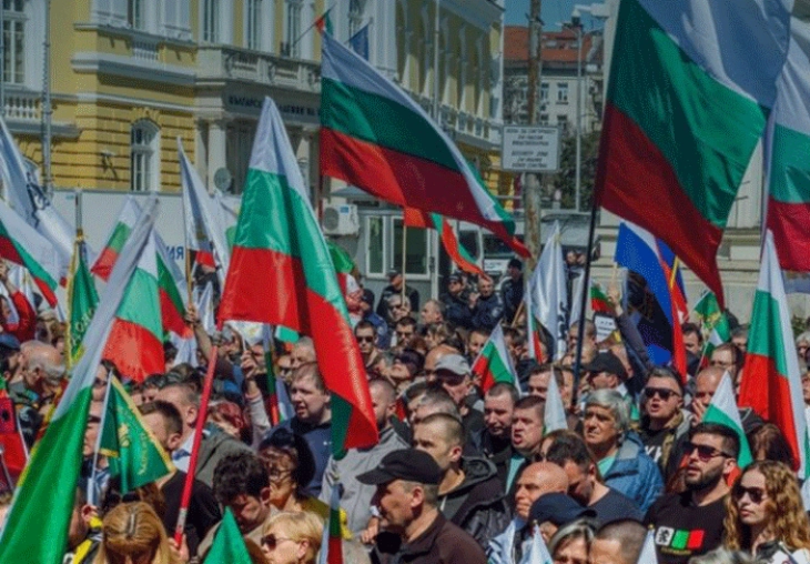 West fuels ‘brutal Putinism’ in Bulgaria over pressure to lift Skopje veto: Euractiv