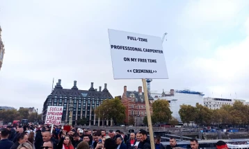 Албанската заедница одржа протест во Лондон против изјавите на министерката Браверман