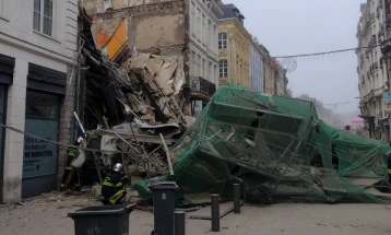 Едно лице загина при уривањето на зградите на северот на Франција