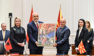 Костадиновска-Стојчевска: Со потпишаниот Договор со Албанија, 20 икони се враќаат назад во земјава