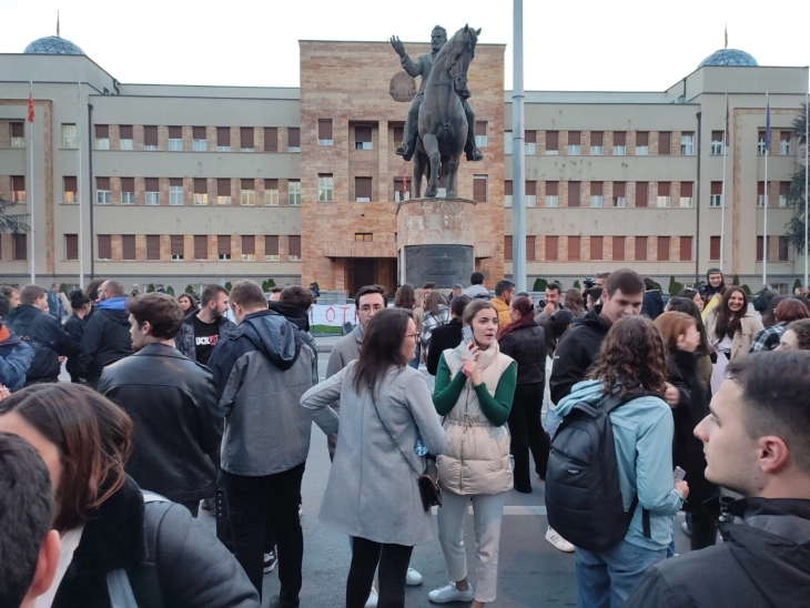 Студентски протест пред Собранието за подобри услови за студирање