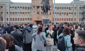 Студентски протест пред Собранието за подобри услови за студирање