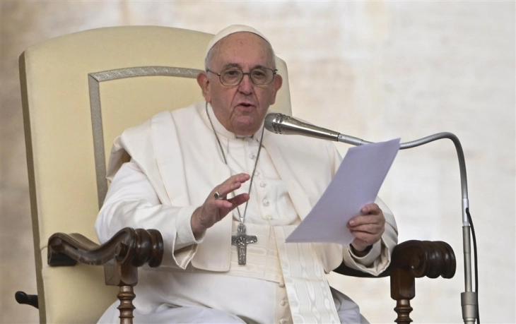 Папата Франциск повика на побрзо запирање на војната во Украина