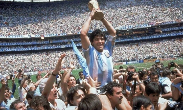 Топката од полуфиналето на СП 1986 меѓу Аргентина и Англија продадена на аукција за два милиони фунти