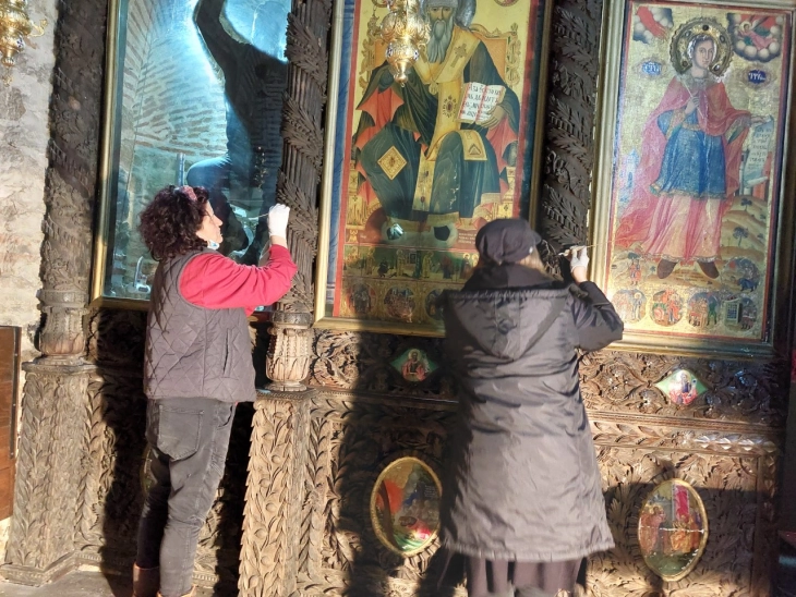 Интензивно се работи на конзервацијата и заштитата на монументалниот иконостас во прилепската црква „Свето Благовештение“