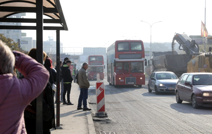 Сообраќаен метеж низ Скопје, приватните автобуси не возат, во тек реконструкции на неколку сообраќајници