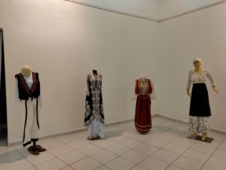Етнолошка изложба во Куманово „Препознатливост на албанската носија“