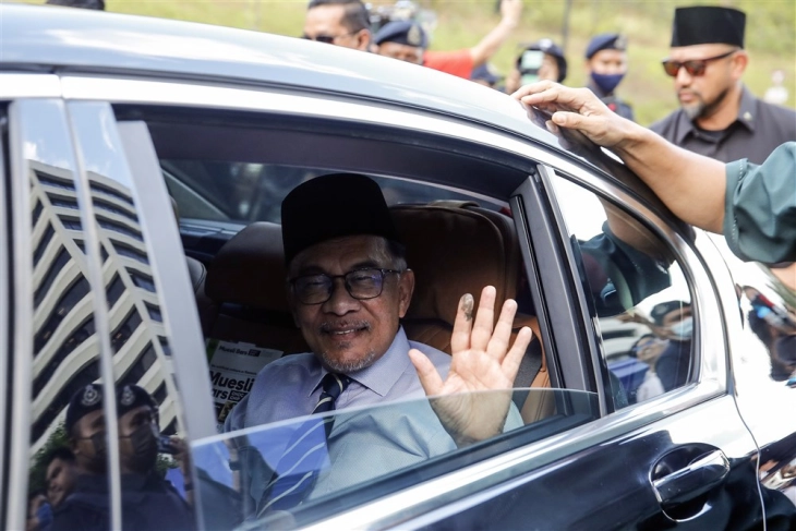 Анвар Ибрахим именуван за премиер на Малезија