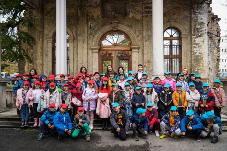 Четвртоодделенците од основните училишта во посета на Општина Центар