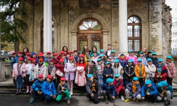 Четвртоодделенците од основните училишта во посета на Општина Центар