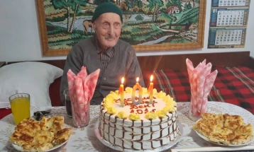 Силната вера и љубовта кон луѓето придонесуваат за долговечноста на 101-годишниот Ибриам Салиев од трговишкото село Макриополско