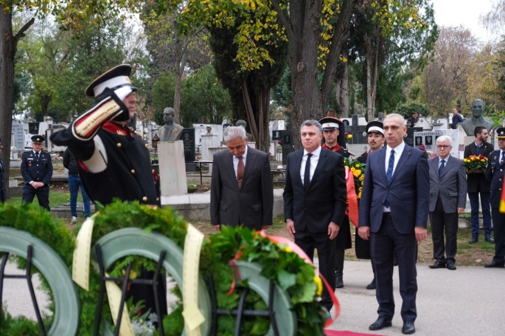 Gov't delegation commemorates Skopje liberators 