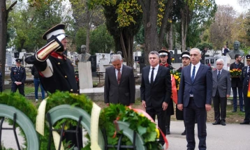 Gov't delegation commemorates Skopje liberators 