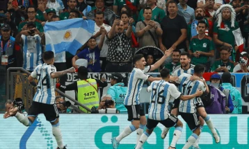 Argentina avoid early World Cup exit with 2-0 win over Mexico