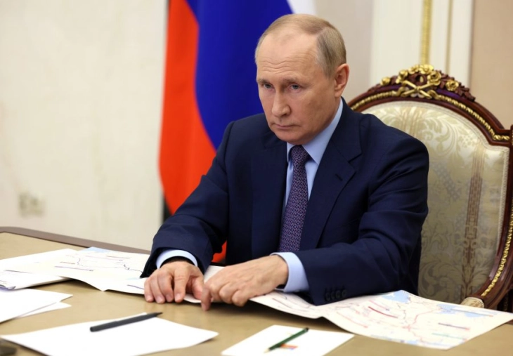 Putin nënshkroi dekrete për afatin ushtarak