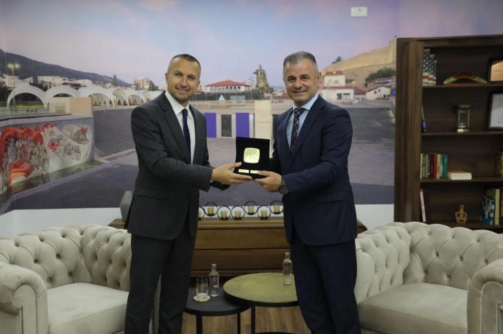 Çairi dhe Belica thellojnë bashkëpunimin, takim mes Ganiut dhe Revanskit