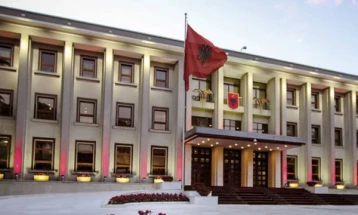 Konfindustria kërkon nga Parlamenti shqiptar që të mos e votojë marrëveshjen për portin e Durrësit pa u parë përfitimi ekonomik publik