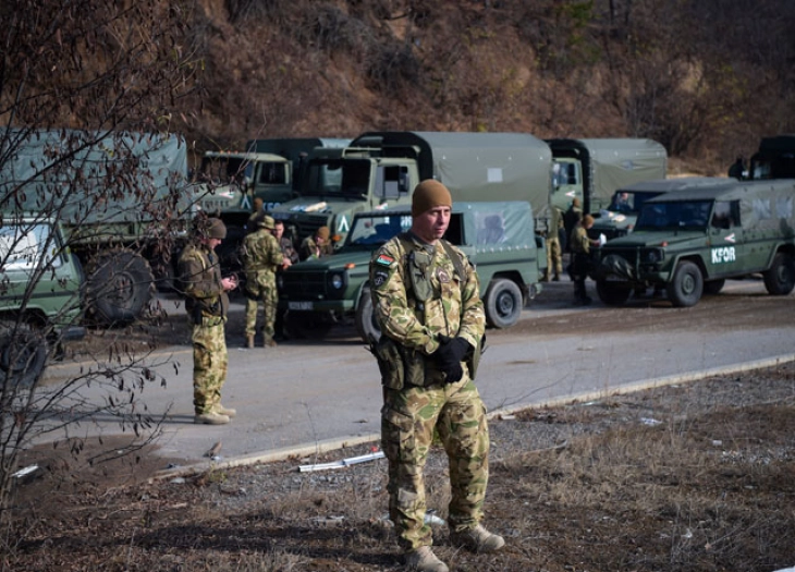НАТО: Мисијата на КФОР ги отстрани последните барикади во северно Косово