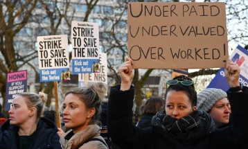 Илјадници медицински сестри повторно штрајкуваат во Велика Британија