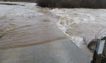 Вонредна состојба во Пријепоље, Сјеница и Нови Пазар, се трага по две лица, се излеаја реки и во Драгачево, Чачак и Тутин