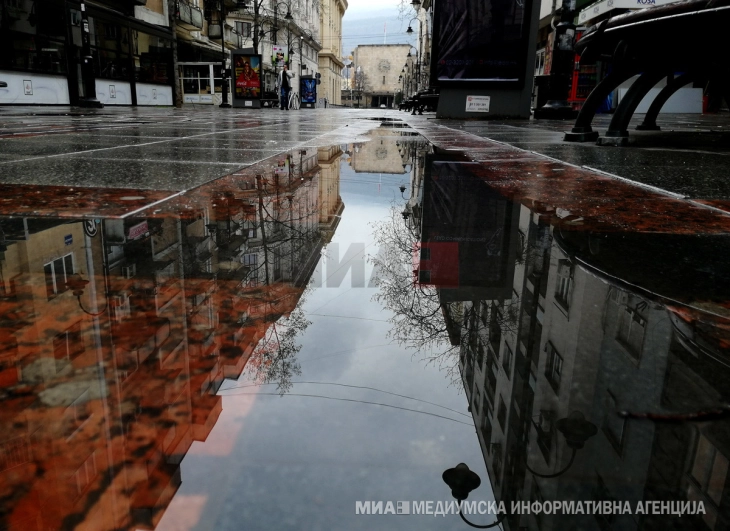 Поројни врнежи во ноќните часови, се очекува зголемување на водостојот на реките