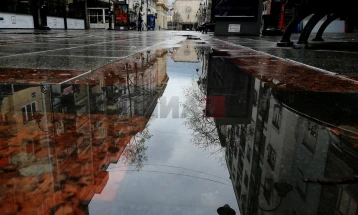 Поројни врнежи во ноќните часови, се очекува зголемување на водостојот на реките