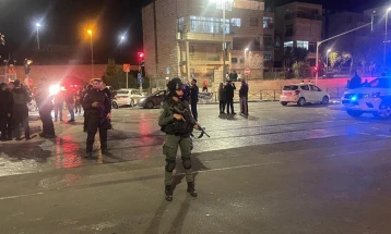Осум лица загинаа во напад во синагога во Ерусалим