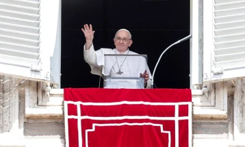 Папата Франциск го осуди насилството во Израел и Западниот брег, повика на дијалог и потрага по мир