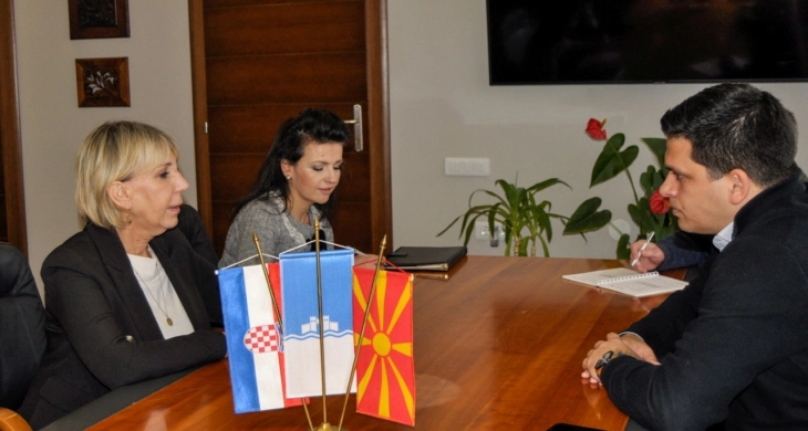 Хрватската амбасадорка во Охрид, со градоначалникот Пецаков разговарано за можностите за подобра соработка