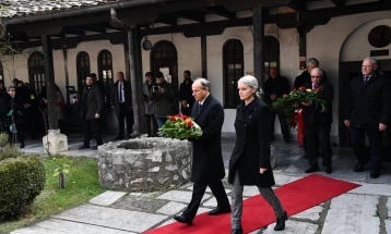 Делегација на Демократскиот сојуз положи цвеќе пред вечното почивалиште на Гоце Делчев
