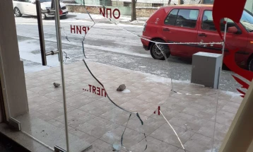 ОМО Илинден Пирин бара бугарската полиција да открие кој го искрши стаклото на македонскиот клуб во Благоевград