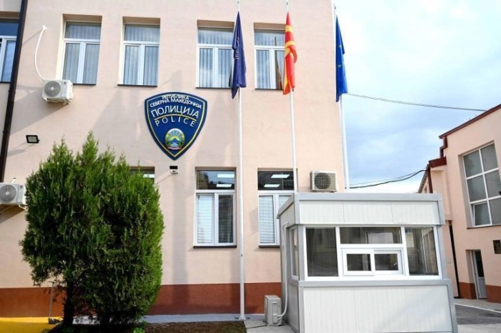 Петмина повредени, од нив двајца полициски службеници во сообраќајна несреќа што се случи вчера во Куманово