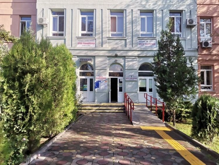 Траат процедурите за санација на покривот на кумановското Основно училиште „Браќа Миладиновци“