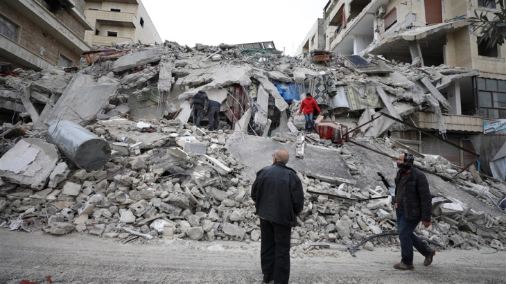 Најнов биланс: Во земјотресите во Турција и Сирија загинале повеќе од 3.000 луѓе, најмалку 15.500 повредени