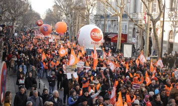 На демонстрациите против пензиските реформи во Франција учествуваа 757.000 луѓе