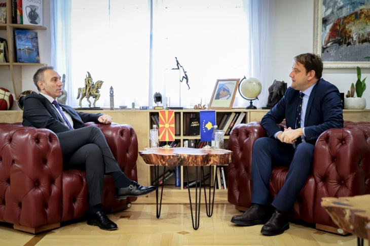 Средба на вицепремиерот Груби со косовскиот амбасадор Ќехаја