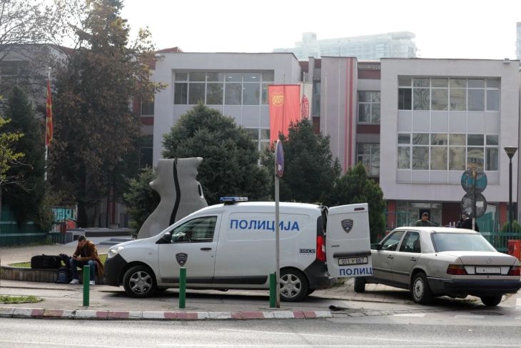 Лажни сите денешни дојави за бомби во училишта, трговски центри и објекти во Скопје, завршени проверките