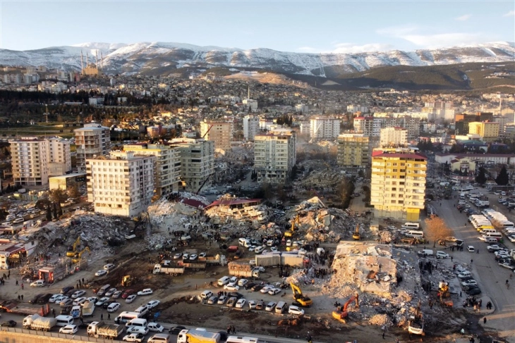 Бројот на жртви во земјотресот во Турција и Сирија надмина 12.000