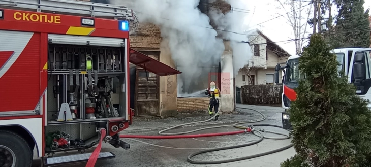 Пожар во напуштена куќа во Маџир маало