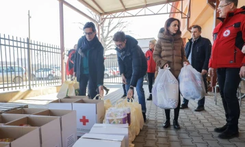 Donacion nga Pendarovskit për të pësuarit në Turqi dhe Siri