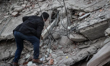 Në Turqi arrestime të ndërtimtarëve të ndërtesave të rrëzuara nga tërmeti